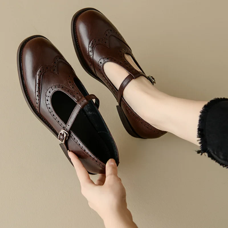Elegantní T-páskové Mary Janes